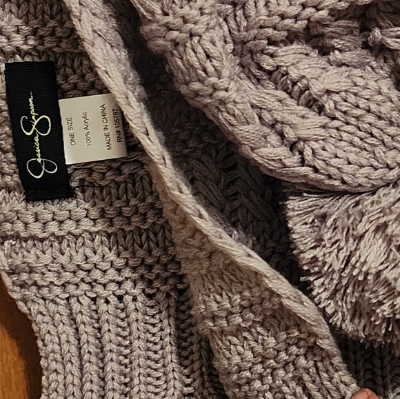 Jessica Simpson Grey Cable Knit Slouch Pom Hat & Oblong Scarf Gift Set NEW - Picture 2 of 3